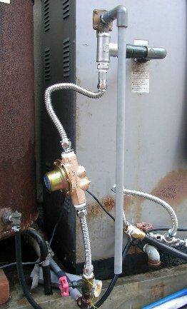 真空管太陽熱温水器の給湯器への接続