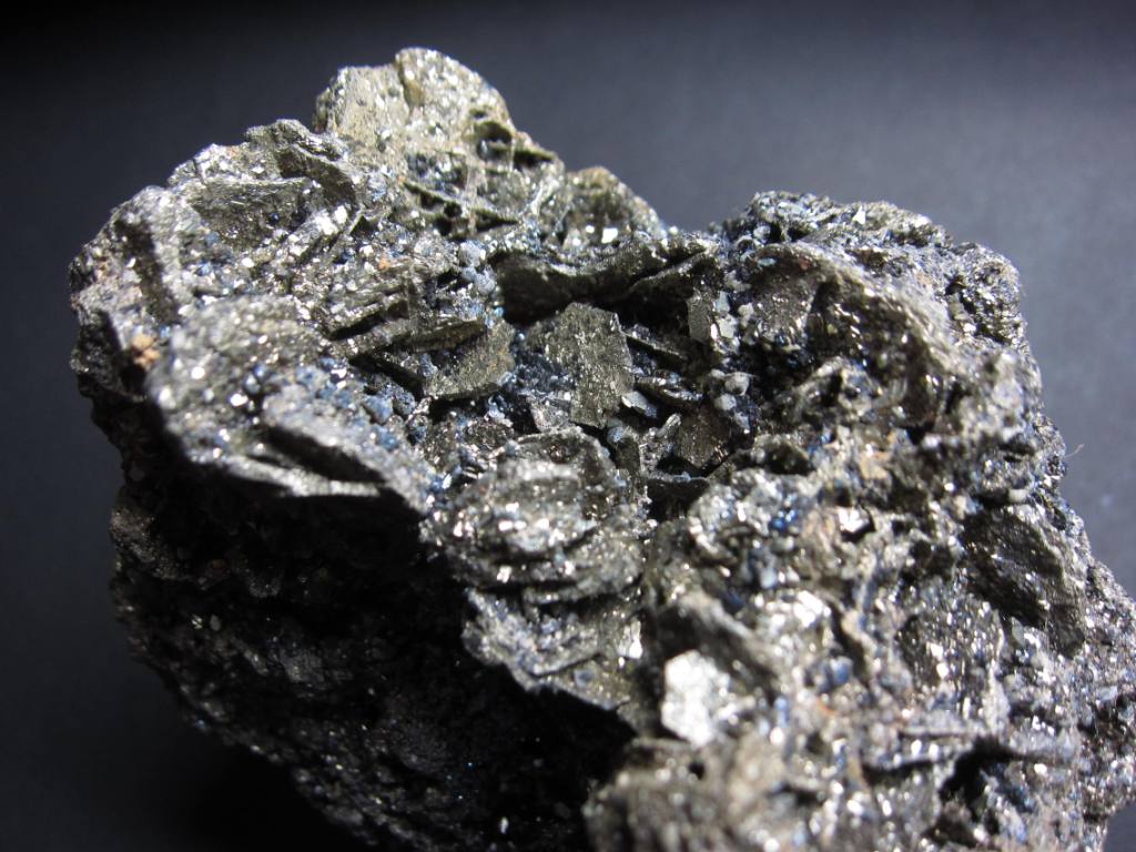 秩父鉱山大黒の磁硫鉄鉱仮晶の黄鉄鉱