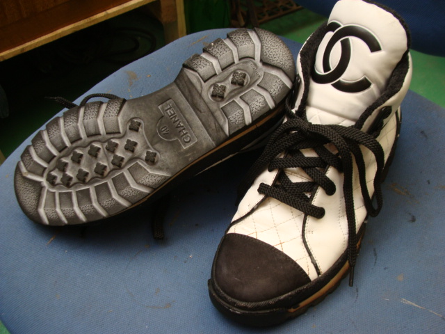 靴修理してみま専科 シャネル（CHANEL)のスニーカーのオールソール修理