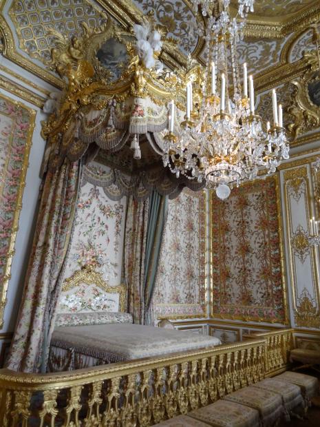 ヴェルサイユ宮殿 王妃の寝室 （Chambre de la Reine） | tricolore de