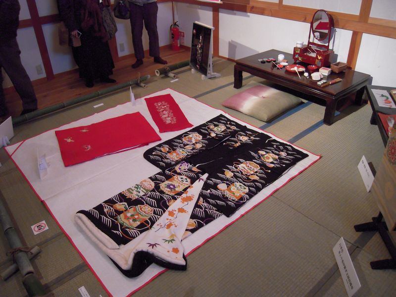 ワタシャジ ～ワタクシの社寺めぐり（とか）～ 京都・織成舘 特別展：「芸舞妓の衣裳展」