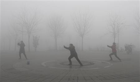 【さすが中国ｗｗ】中国の大気汚染が激しい→巨大スクリーンを置いて「夕日」の映像を流すことで症状改善へ