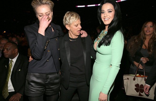 Katy Perry in a very tight dress at the Grammy Awards 001