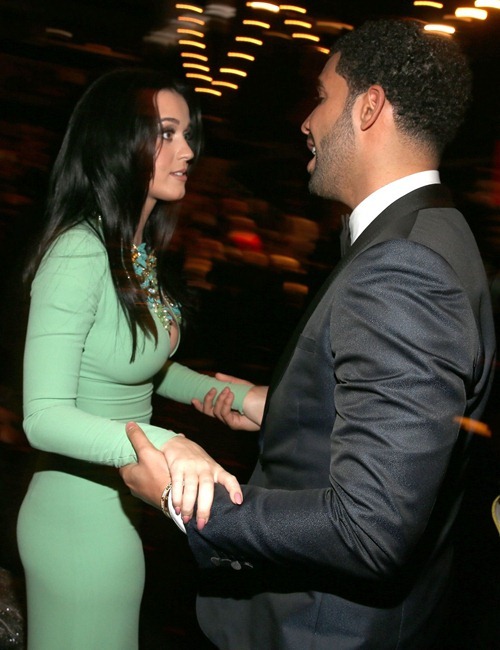 Katy Perry in a very tight dress at the Grammy Awards 004